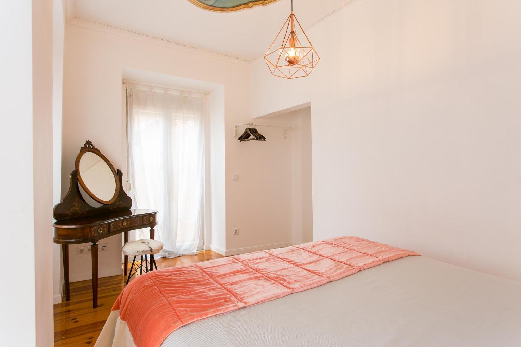 Principe Real Beautiful 3 Bedroom Flat Lisbon Bagian luar foto